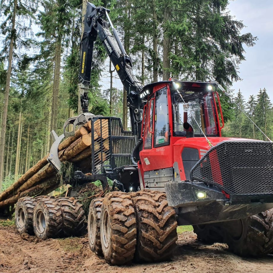 Foto Von Montero Sport Auf Grasfeld Geparkt